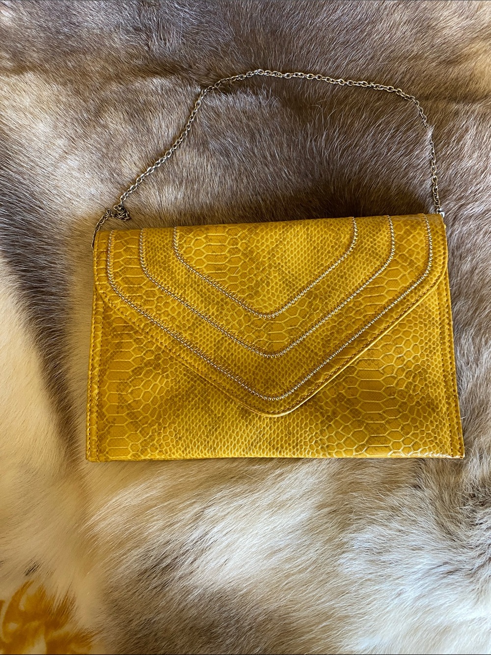 Jennifer Lopez Yellow Snake-Texture Chain Shoulder Bag